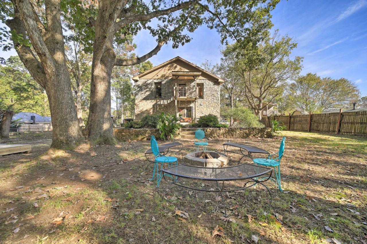 Eclectic Abode With Backyard Oasis! Holiday home Asheville